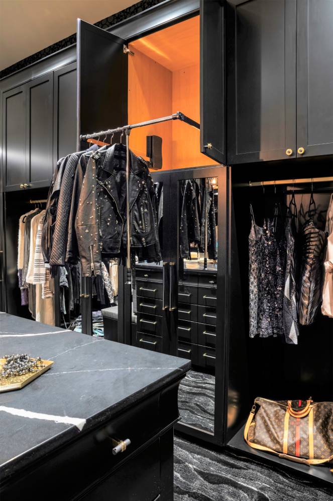 Black Beauty Closet_4