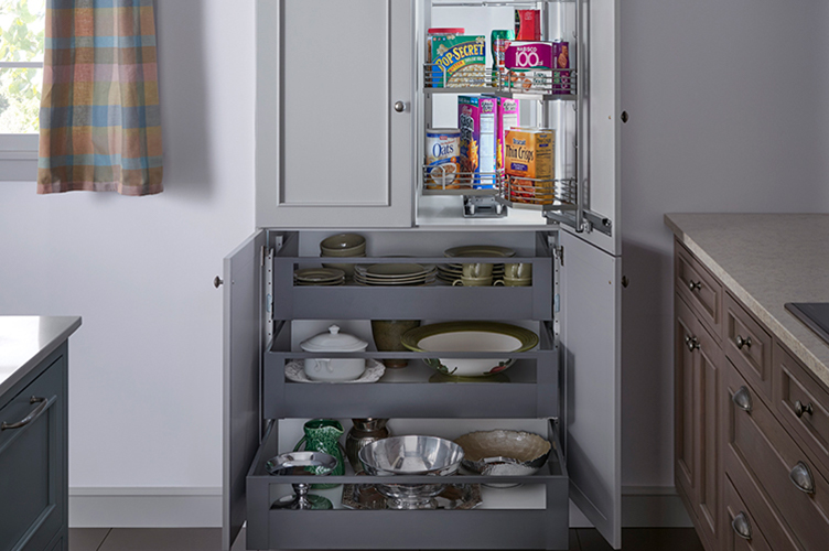 Tandem Chef's Pantry with Adjustable Drawers