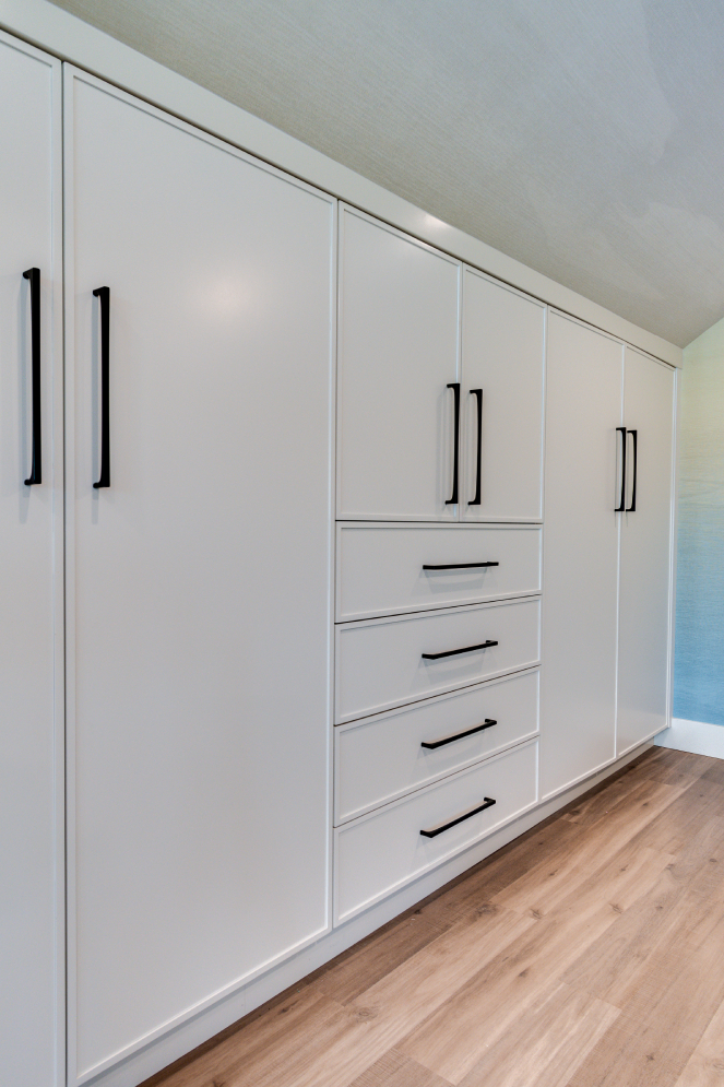 Countryside Escape Built In Closet6